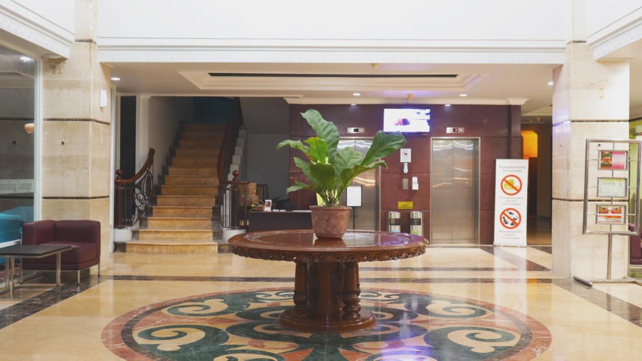 Grand Victoria Hotel Самаринда Экстерьер фото