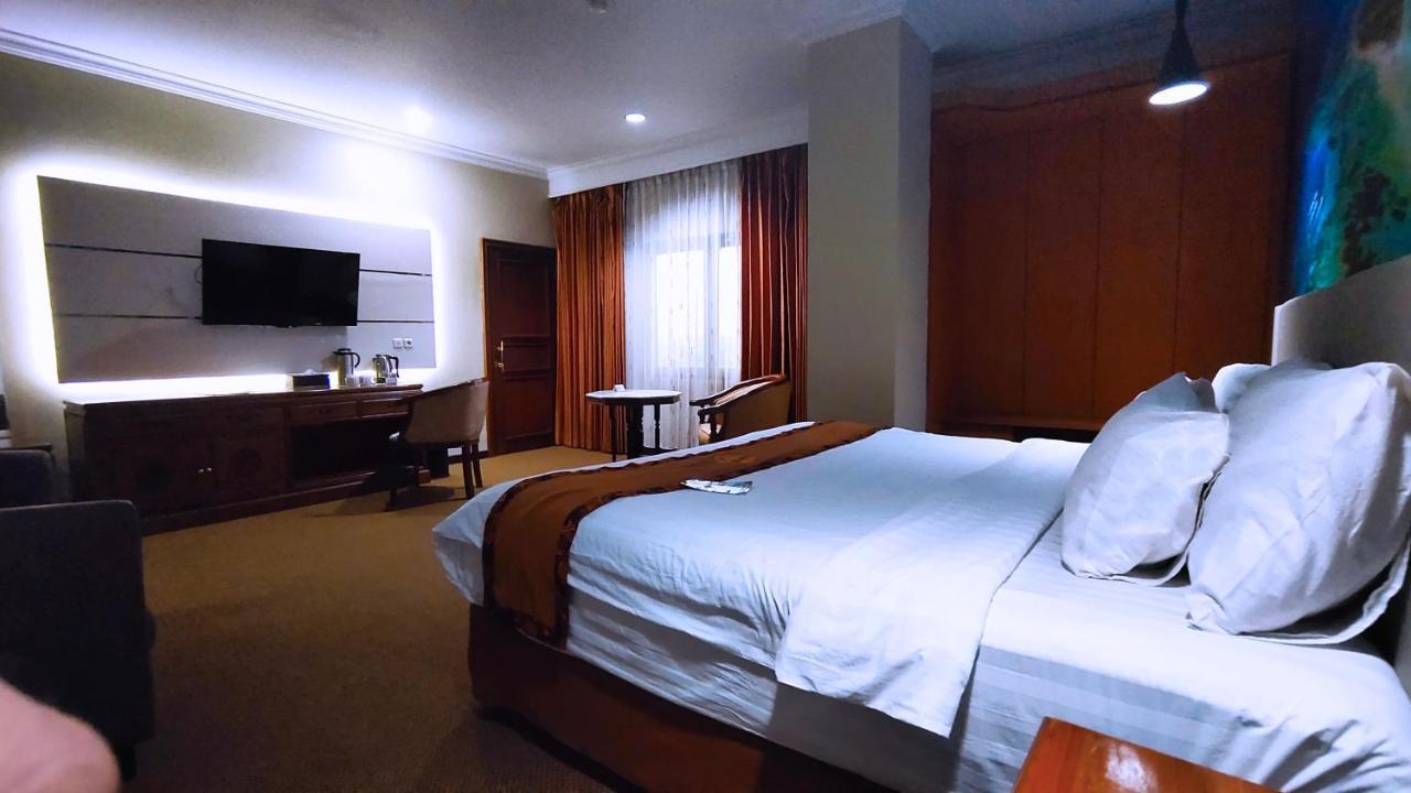 Grand Victoria Hotel Самаринда Экстерьер фото