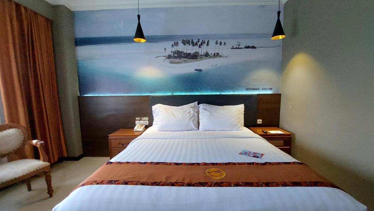 Grand Victoria Hotel Самаринда Экстерьер фото